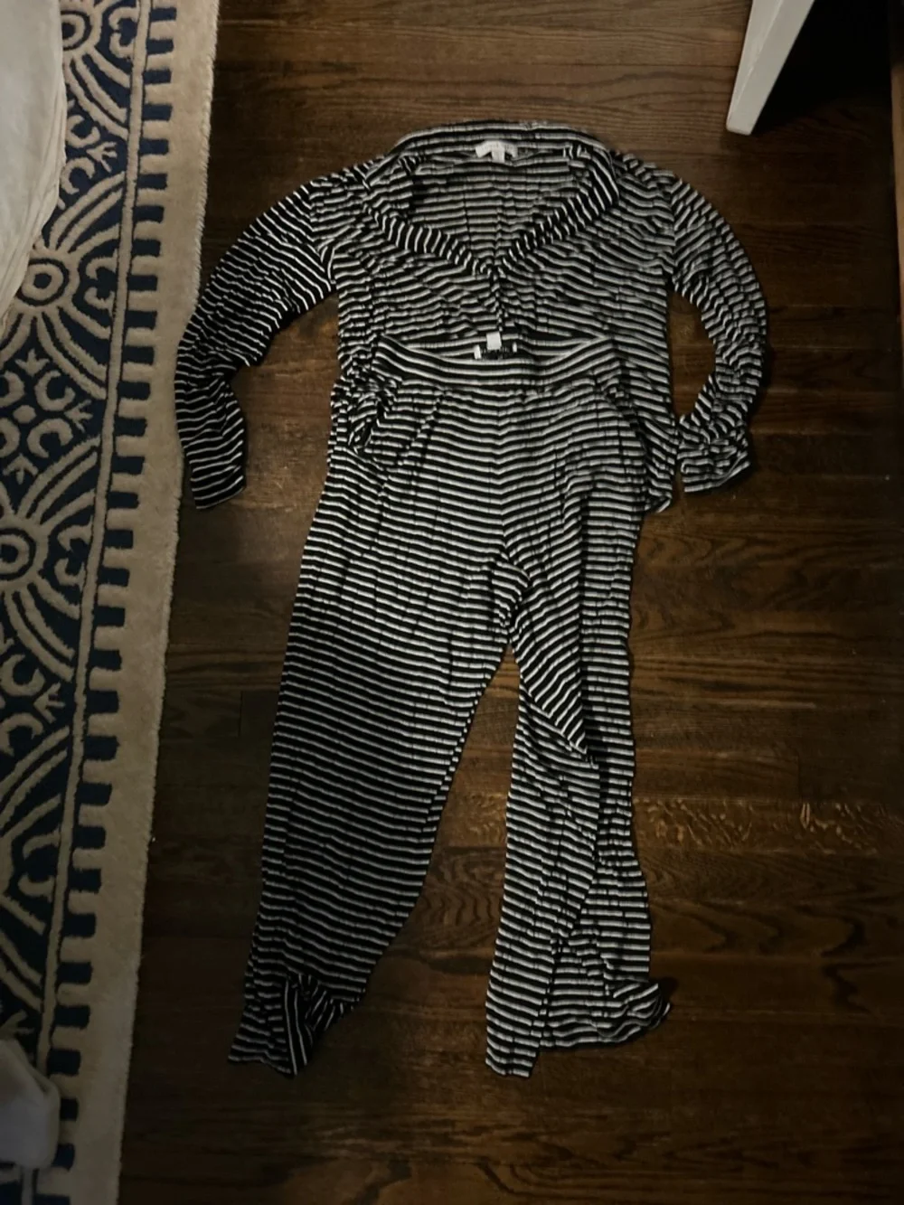 Amour vert pajama set black white stripe size small - Picture 3 of 3